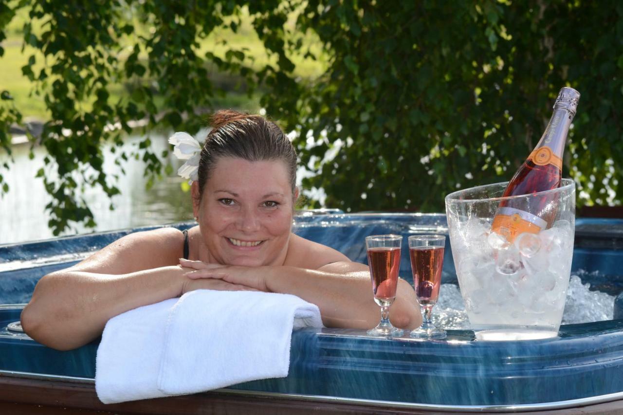 Revontuli Resort Glass Igloos Hankasalmi Eksteriør billede